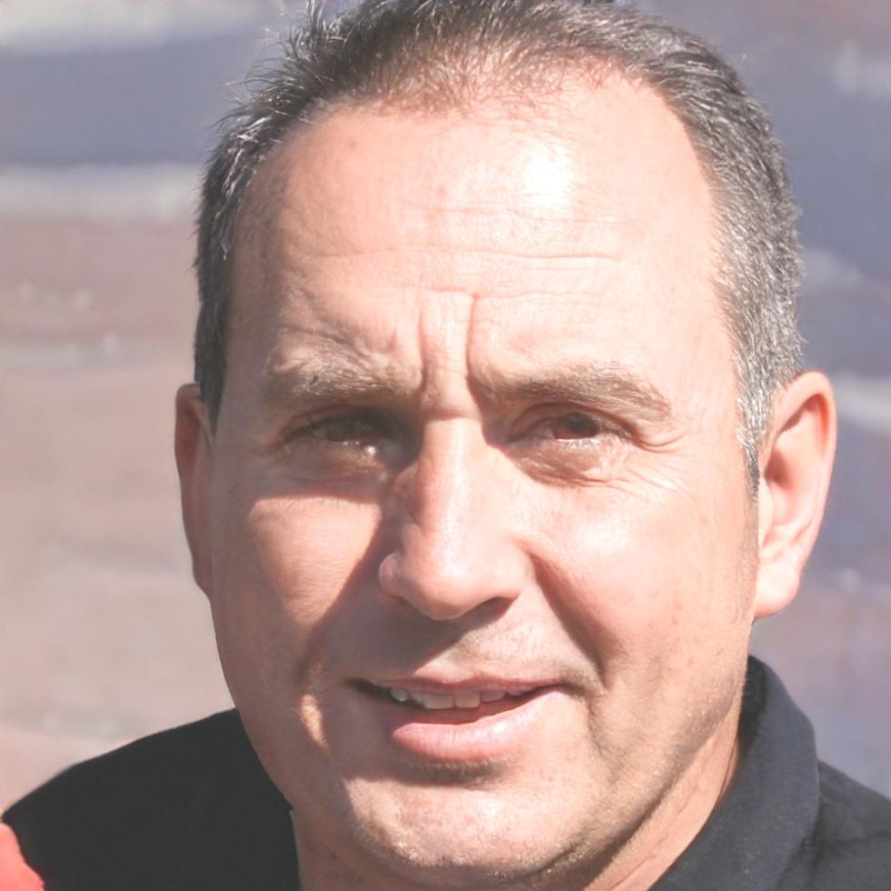 Retrato profesional de Miguel Fernández